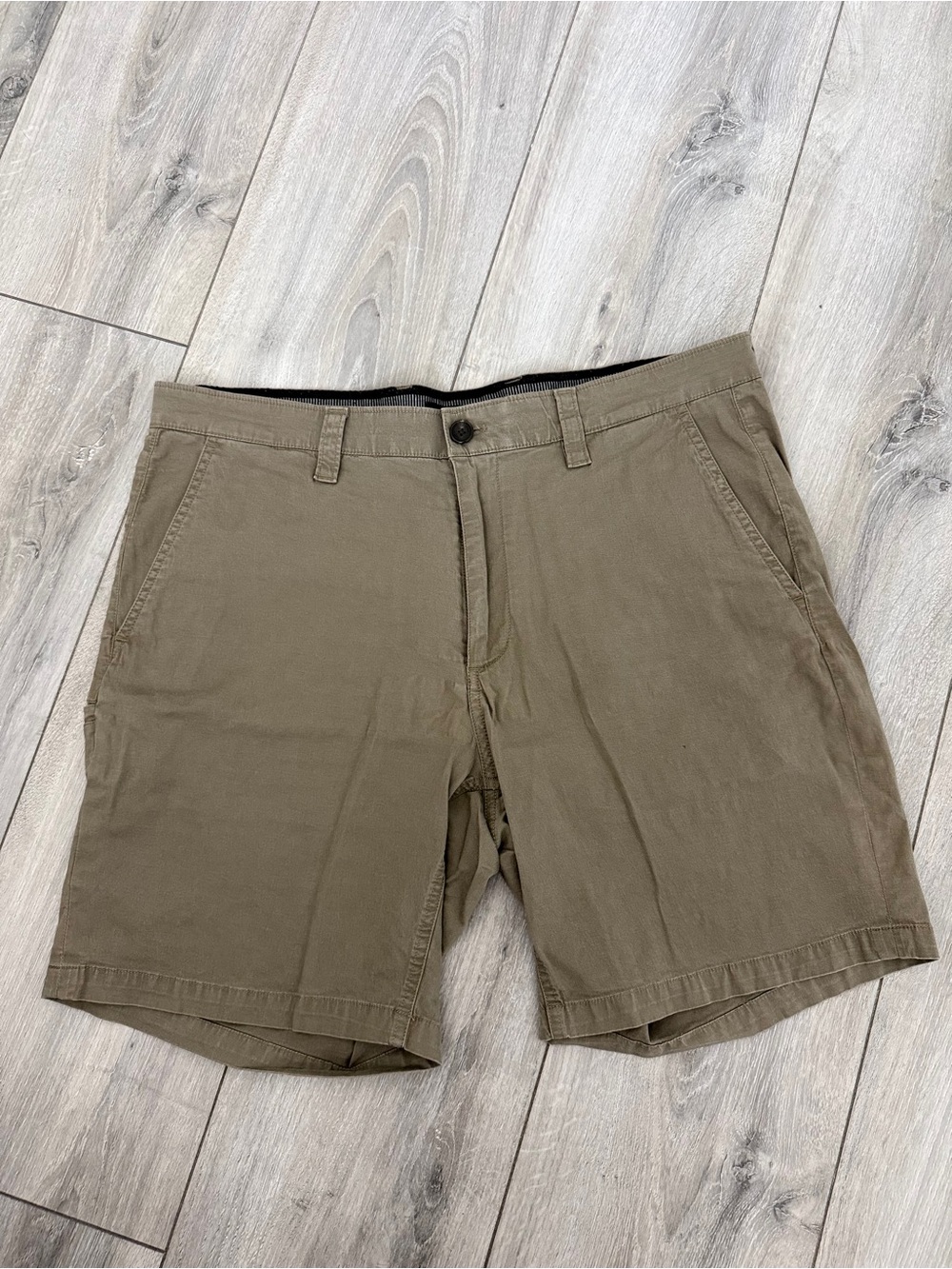 Micheal Kors Classic Men's Chino Shorts in Olive